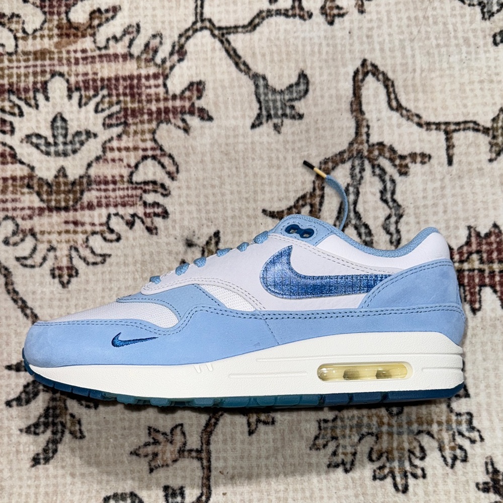 Nike Air Max Sneakers - Blueprints